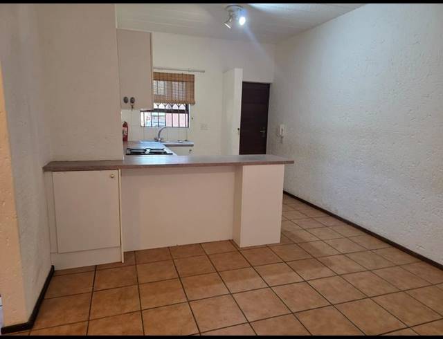 2 BEDROOM APARTMENT FOR SALE IN SUNNINGHILL